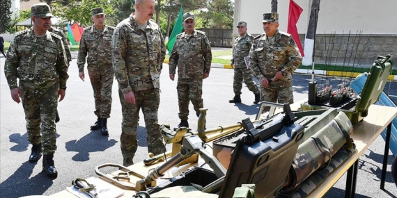 Azerbaycan yeni İHA'lar ve uzun menzilli füzeler alacak