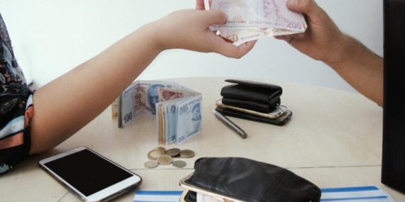BİR SORUDAN FAZLASI | Eşlerin para hesapları ortak mı olmalı?