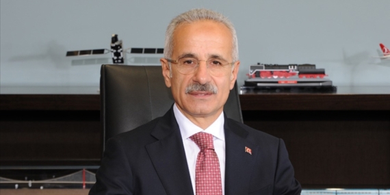 Bakan Uraloğlu Trabzonspor Mehmet Ali Yılmaz Tesisleri'nin taşınmayacağını bildirdi