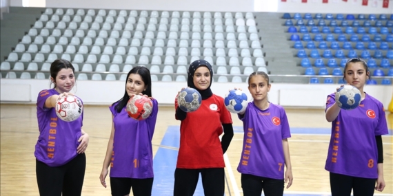 Bingöllü kız hentbolcular milli takıma seçilmek için mücadele edecek