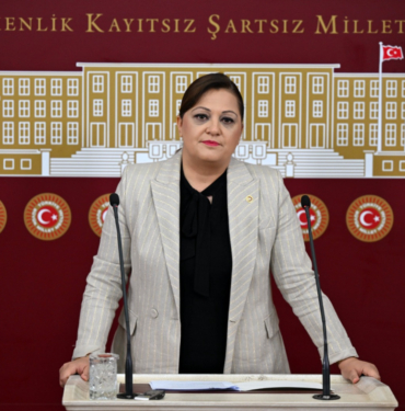 CHP039li-Burcu-Koksal-Kacak-kurslarin-onunu-iktidar-acti.jpeg