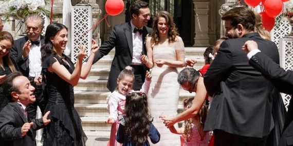 Camdaki Kız finalde de zirvede