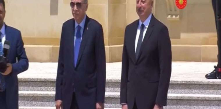 Erdogan-Baku039de-resmi-torenle-karsilandi.jpg