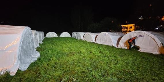 Erzurum'da yangında evleri yananlar için AFAD tarafından çadır kuruldu