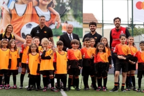 Fatih-Terim-ve-eski-Italyan-futbolcu-Marco-Materazzi-depremzede-cocuklar.jpg