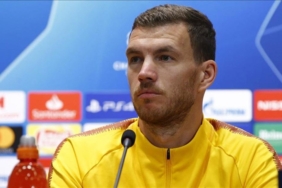 Fenerbahce-Edin-Dzeko039nun-transfer-gorusmeleri-icin-Istanbul039a-gelecegini-duyurdu.jpg
