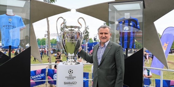 Gençlik ve Spor Bakanı Osman Aşkın Bak, Şampiyonlar Festivali'ne katıldı