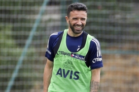 Gokhan-Gonul-38-yasinda-futbolu-birakti.jpg
