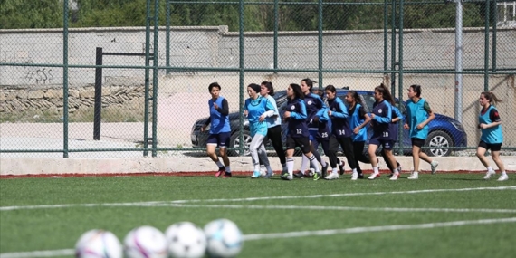 Grubunu şampiyon tamamlayan Vanlı kadın futbolcular 2. lig hedefine odaklandı