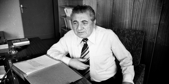 Halk şiirinin usta kalemi Cahit Külebi