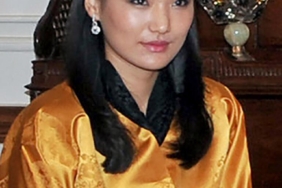 Halkin-karsisinda-karisinin-elini-tutup-yanagina-opucuk-bile-konduruyordu-O.jpg