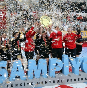 Hentbol-Kadinlar-Super-Lig-play-off-final-serisinde-Kastamonu-Belediyespor-sampiyon.jpg