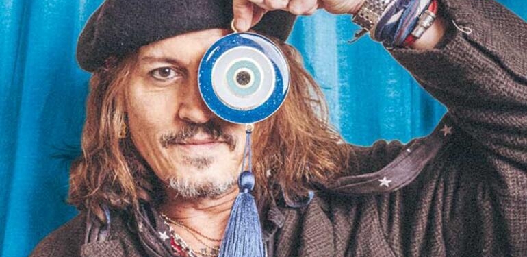 Hollywood-Vampirine-nazar-boncugu-Johnny-Depp-Hurriyete-konustu.jpg