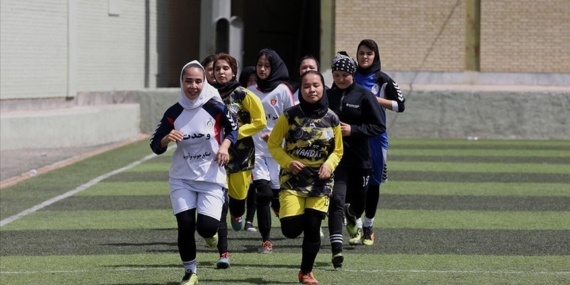 İran’daki Afgan kadın futbolcular büyük takımlarda oynamanın hayalini kuruyor