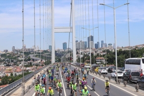 Istanbul039da-bisiklet-tutkunlari-kitalar-arasi-pedal-basti.jpg