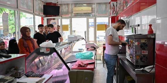 İstanbul'da kasapların kıyma mesaisi başladı