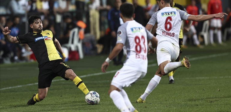 Istanbulspor-HangiKredi-Umraniyespor039u-maglup-etti.jpg