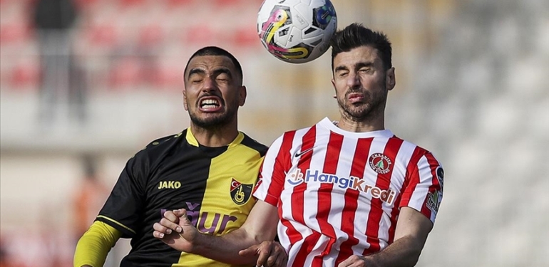 Istanbulspor-Super-Lig039de-kalmak-icin-sahaya-cikiyor.jpg