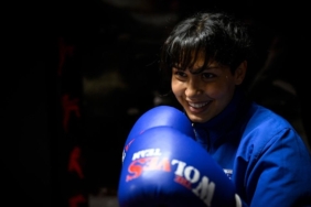 Kick-boks-sampiyonu-motosiklet-tamircisi-Elif-Durulmus-pistlerde-de-zirveyi.jpg