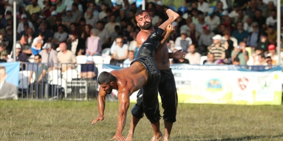 Kocaeli'deki güreşlerin kardeş finalistleri, tarihi Kırkpınar'da da final görmek istiyor