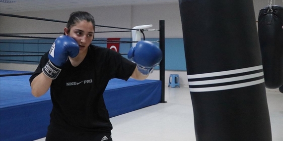 Milli boksör Esmaül Hüsna Babat, olimpiyat şampiyonu olma hedefiyle çalışıyor
