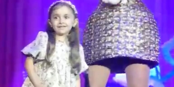 Minik Sıla duygulandırdı
