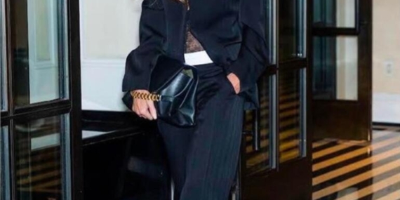 Modacı Victoria Beckham’a soğuk duş… Son tasarımlarını topa tuttular: Bunları büyükannelerimiz mi giyecek?