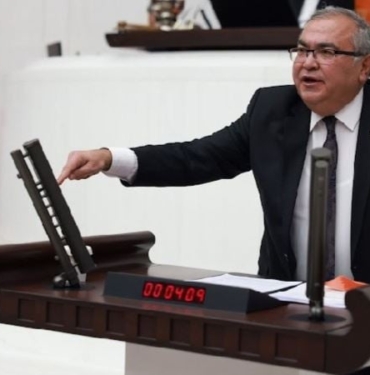 Nazilli-Belediyesporu-satmak-isteyen-AKPli-baskana-tepki.jpg
