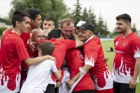Ozel-sporcularin-quotmanevi-babasiquot-Birol-Aydin-Bu-cocuklar-beyaz-kagit.jpg