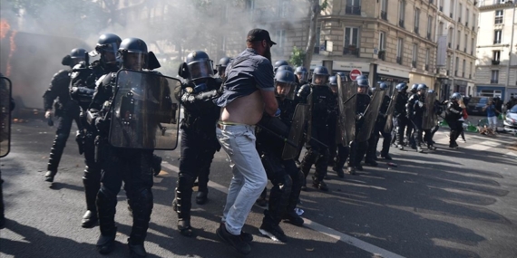 Paris'te emeklilik reformu karşıtı gösteride 28 kişi gözaltına alındı
