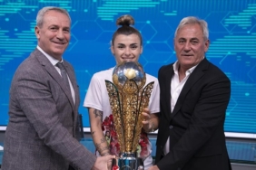 Sampiyon-ABB-FOMGET-Kadin-Futbol-Takimi039nda-yeni-hedef-Avrupa039da-basari.jpg