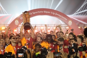 Sampiyon-Galatasarayli-futbolcular-mutluluklarini-AA039ya-anlatti.jpg