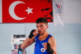 Sampiyon-muaythai-sporcusu-yeni-basarilar-icin-calisiyor.jpg