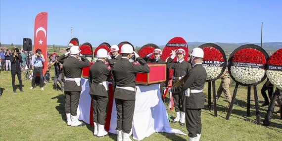 Şehit Piyade Sözleşmeli Er Özcan Kaya son yolculuğuna uğurlandı