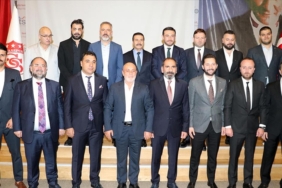 Sivasspor039da-Mecnun-Otyakmaz-yeniden-baskan-secildi.jpg