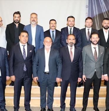 Sivasspor039da-Mecnun-Otyakmaz-yeniden-baskan-secildi.jpg