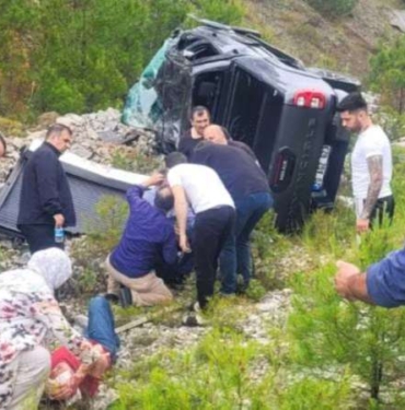 Son-dakika-Eski-Ekonomi-Bakani-Nihat-Zeybekci-trafik-kazasi-gecirdi.jpg