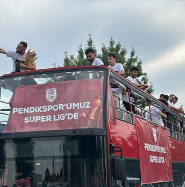 Super-Lig039e-yukselen-Pendikspor-bu-basarisini-Pendiklilerle-kutladi.jpg