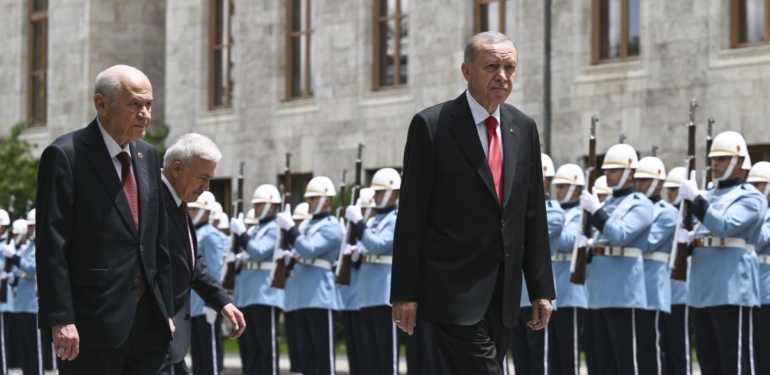 TBMM-28039inci-Yasama-Donemi-basladi-Vekiller-yemin-ediyor.jpg