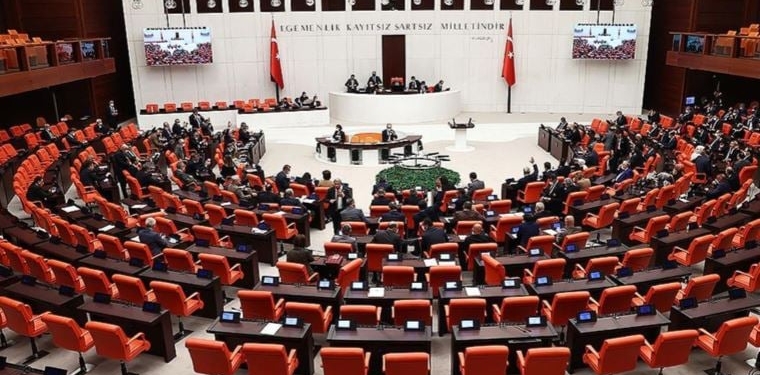 TBMM-yeni-Meclis-Baskani039ni-secmek-icin-toplandi.jpg