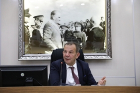 Tanju-Ozcan-Bolunun-en-gorunur-yerine-devasa-bir-Erdogan-heykeli.jpg