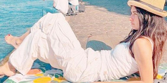 Tuba Büyüküstün ikizlerle tatilde