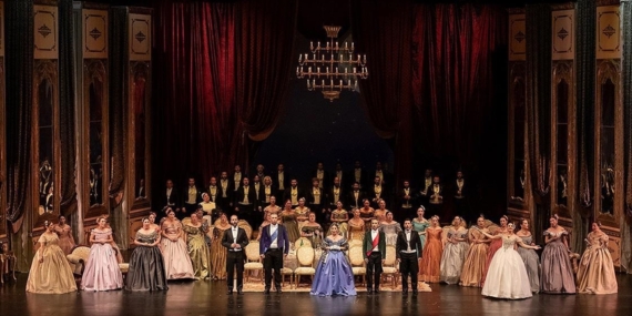 Uluslararası İstanbul Opera Festivali'nde "La Traviata" sanatseverlerle buluştu