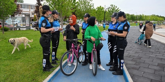 Van polisi vatandaşları boğulmaya karşı bilgilendiriyor