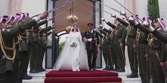 Yılın düğününde kimsenin gözü tacı bile görmedi: Herkes gelinin ayaklarına baktı!