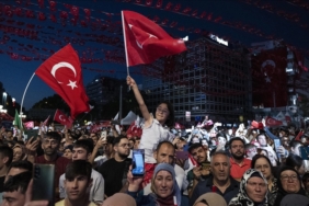 15-Temmuz-Kizilay-Milli-Irade-Meydani039nda-quotdemokrasi-nobetiquot-tutuldu.jpg