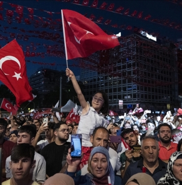 15-Temmuz-Kizilay-Milli-Irade-Meydani039nda-quotdemokrasi-nobetiquot-tutuldu.jpg