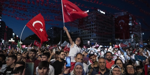 15 Temmuz Kızılay Milli İrade Meydanı'nda "demokrasi nöbeti" tutuldu