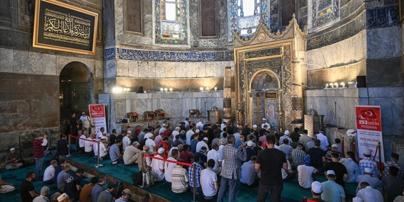 15 Temmuz şehitleri için Ayasofya'da "252 Hatim" programı düzenledi