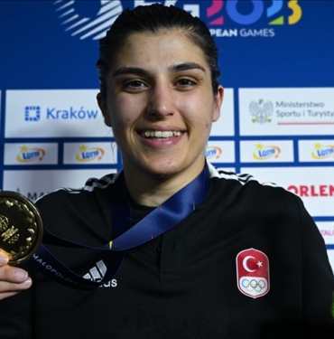 1688241147_Milli-boksor-Busenaz-Surmeneli039den-3-Avrupa-Oyunlari039nda-altin-madalya.jpg